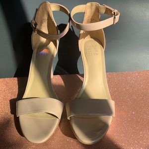 *NEW* Women’s Naturalizer’s Nude Heel Faux-leather heel with ankle strap